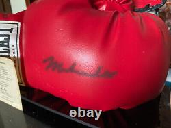 MUHAMMAD ALI, Gants de boxe Everlast originaux autographiés, avec certificat d'authenticité et boîtier d'exposition