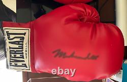 MUHAMMAD ALI, Gants de boxe Everlast originaux signés, avec certificat d'authenticité et boîtier d'exposition