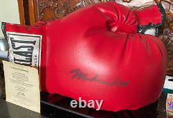 MUHAMMAD ALI, Gants de boxe originaux autographiés Everlast, avec certificat d'authenticité et étui d'exposition