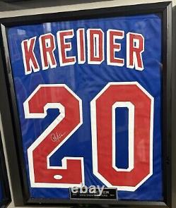 Maillot authentique signé de Chris Kreider des NY Rangers dans une vitrine noire (certificat JSA)