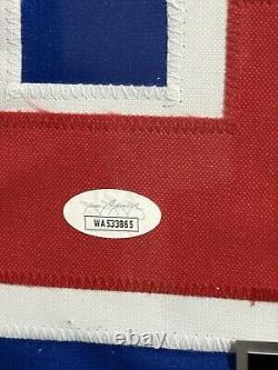 Maillot authentique signé de Chris Kreider des NY Rangers dans une vitrine noire (certificat JSA)