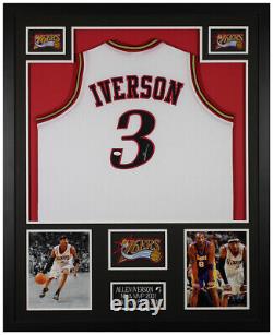 Maillot blanc autographié et encadré d'Allen Iverson de Philadelphie avec certificat d'authenticité JSA