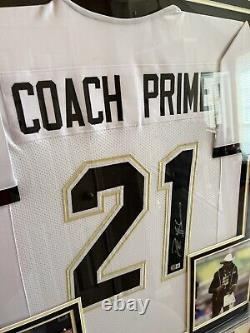 Maillot encadré authentique avec signature de Deion Sanders, coach Prime, et certificat d'authenticité (COA)