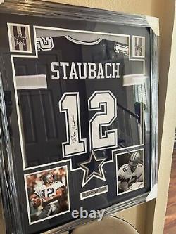 Maillot encadré avec l'authentique autographe de Roger Staubach COA Schwartz Cowboys