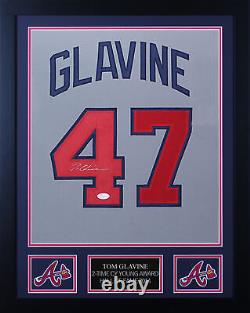 Maillot gris Atlanta Braves autographié et encadré par Tom Glavine avec certificat d'authenticité JSA COA D2-S