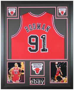 Maillot rouge de Chicago signé et encadré par Dennis Rodman avec certificat d'authenticité JSA