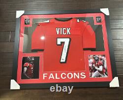 Maillot signé/autographié des Atlanta Falcons de Michael Vick encadré avec certificat d'authenticité Beckett