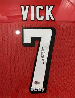 Maillot signé/autographié des Atlanta Falcons de Michael Vick encadré avec certificat d'authenticité Beckett