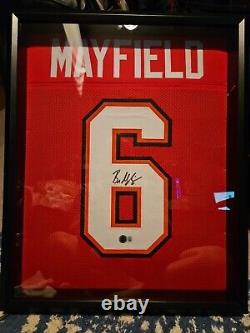 Maillot signé de Baker Mayfield encadré avec certificat d'authenticité Beckett