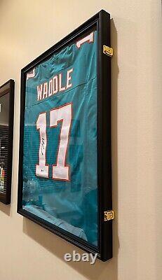 Maillot signé de Jaylen Waddle des Miami Dolphins avec certificat d'authenticité Beckett et vitrine.