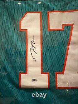 Maillot signé de Jaylen Waddle des Miami Dolphins avec certificat d'authenticité Beckett et vitrine.