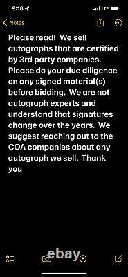 Maillot signé de Joe Sakic avec boîtier d'affichage et certificat d'authenticité.