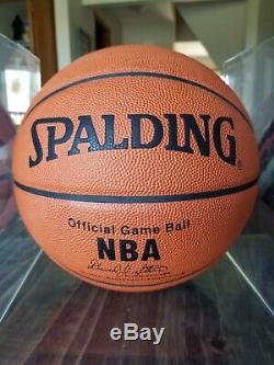 Michael Jordan Autographed Spalding Basketball Avec L'aco Et Vitrine Bold Auto