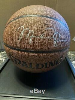 Michael Jordan Signé / Autographié De Basket-ball Avec Coa En Verre Vitrine