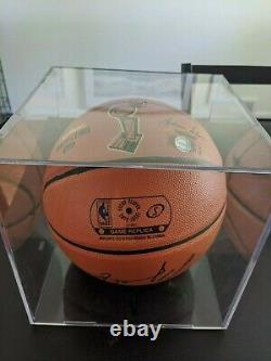 Michael Jordan Signé / Autographié De Basket-ball Avec Coa Et Vitrine