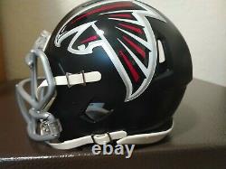 Mike Davis Signé Atlanta Falcons Speed Mini Casque (jsa Witness Coa) Avecaffichage