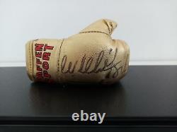 Mini Gants de Boxe Signés par Wladimir Klitschko dans une Vitrine d'Exposition - COA Autographe