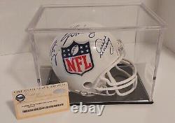 Mini casque NFL signé par Peyton Eli Archie Manning dans une vitrine avec certificat d'authenticité Steiner