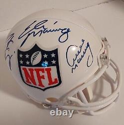 Mini casque NFL signé par Peyton Eli Archie Manning dans une vitrine avec certificat d'authenticité Steiner