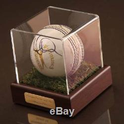 Moeen Ali Signé Balle De Cricket Autograph Display Case Angleterre Souvenirs Coa