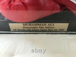 Muhammad Ali A Signé Gant De Gant Avec Étui D'affichage Très Propre. Fan Doit Avoir