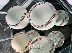 New York Yankees Greats Signé Auto Baseballs In Display Case Coa Jsa Hof