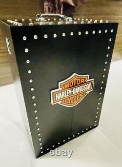 Poupée de mode en vinyle Franklin Mint Harley Davidson Dakota Trunk Set Nouveaux certificats d'authenticité (COA's)