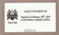 Puck de jeu officiel autographié par Alex Ovechkin avec le COA des Washington Capitals et étui