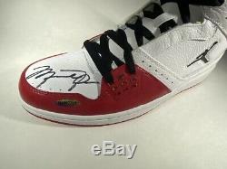 Rare Michael Jordan Auto Signé Air Jordan Shoes Ud Coa Display Case