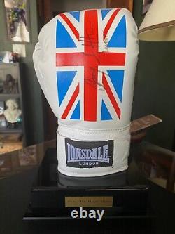 Ricky Hatton Gant de boxe UJ rare signé avec boîtier d'affichage et certificat d'authenticité