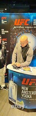 Robbie Lawler a signé le gant de MMA du 25e anniversaire de l'UFC UFC HOF JSA COA Display Case