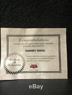Sammy Sosa Autographed Baseball Withcoa À New Présentoir Withbox
