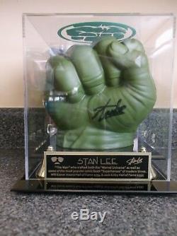 Stan Lee Signé Incredible Hulk Main Gant Poing Coque Présentoir Coa Neuf