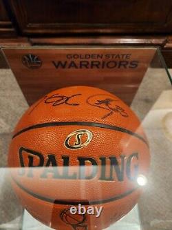 Stephen Curry & Kevin Durant ont signé un ballon de basketball des Finales NBA 2016 (COAs)