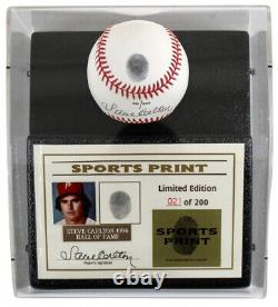 Steve Carlton A Signé Le Onl Baseball With Thumbprint With Display Case (beckett Coa)
