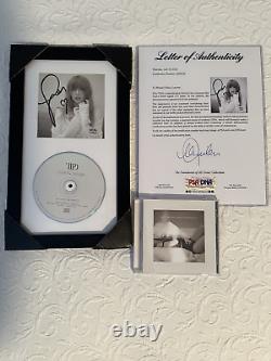 TTPD Inscription de Taylor Swift avec CD dans une vitrine ? PSA COA