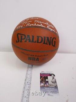 Tom Marshall a signé le ballon de basket NBA avec une autographe COA JSA et un étui d'affichage RARE.