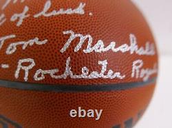 Tom Marshall a signé le ballon de basket NBA avec une autographe COA JSA et un étui d'affichage RARE.