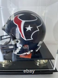 Tony Boselli a signé un mini casque des Houston Texans avec un certificat d'authenticité et un étui de présentation.