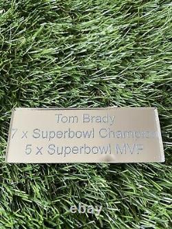 Véritable Main Signée Tom Brady NFL Balle Avec Boîtier D'affichage Gravé Et Coa