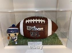 Véritable Signé À La Main Tom Brady NFL Ball Avec Boîtier D'affichage À L'herbe Et Gravure Coa