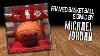 Vitrine Avec Le Basket Signé Par Michael Jordan