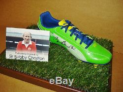 Vitrine D'affichage De Bottes De Football Signée Bobby Charlton Véritable Autographe Man Utd + Coa