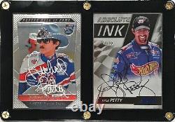 Vitrine d'affichage de cartes Nascar signées en double par Richard Petty et Kyle Petty avec certificat d'authenticité