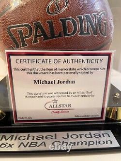 Vitrine de basketball et de carte signée par Michael Jordan avec certificat d'authenticité inclus