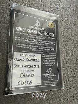 Vitrine en verre Diego Costa avec chaussure signée et certificat d'authenticité