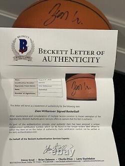 Zion Williamson signé Basketball Beckett COA inclut un boîtier d'affichage